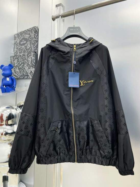 Picture of Louis Vuitton Jackets _SKULVM-3XLxetr6831869